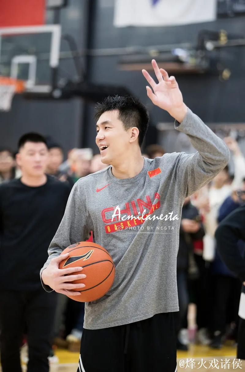 郭艾伦继续穿13号 广州队称赞他是年轻人榜样